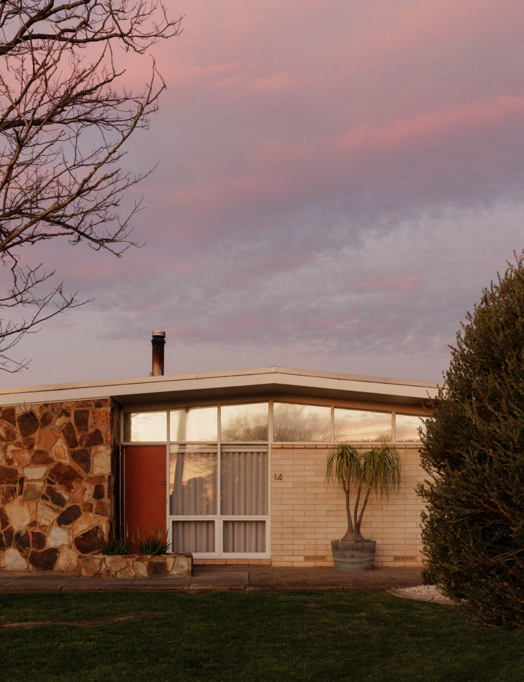 A McLaren Vale Airbnb With 1970s Style